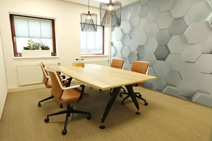 Spreekkamer met ovale tafel