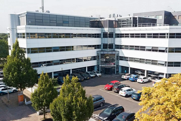 Kantoorpand Hilversum ingericht door Perla