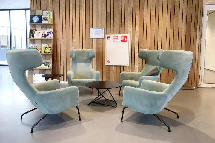Perla Kantoorinrichting levert overleg stoelen voor Enza Zaden Enkhuizen