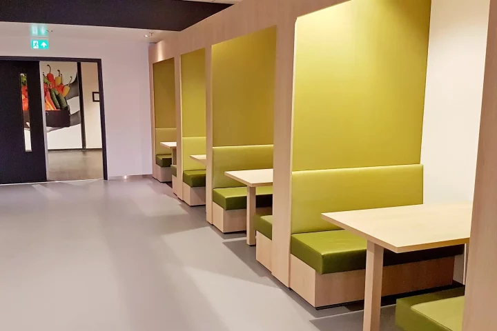 Perla Kantoorinrichting levert maatwerk units voor Enza Zaden Enkhuizen