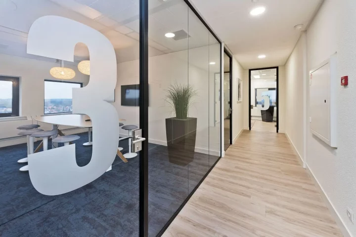 OfficeZ Kennemerhaghe door Perla Kantoorinrichting