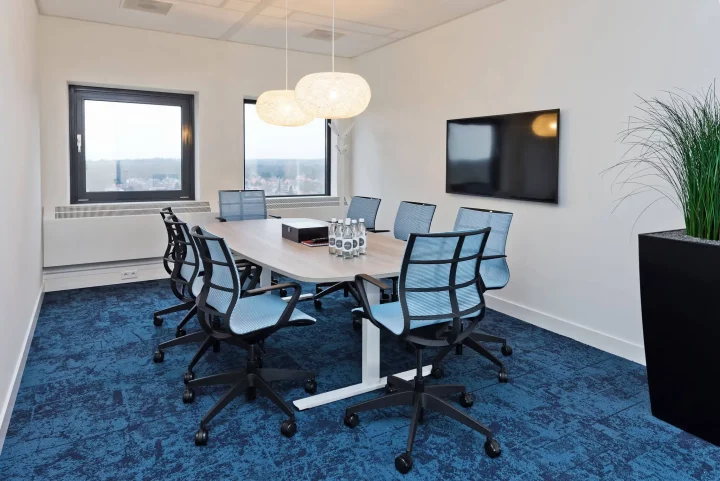 Vergaderkamer OfficeZ Kennemerhaghe door Perla Kantoorinrichting