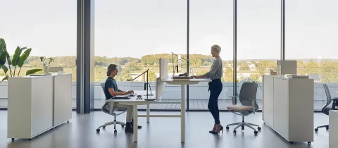 Bureaus van Perla kantoorinrichting