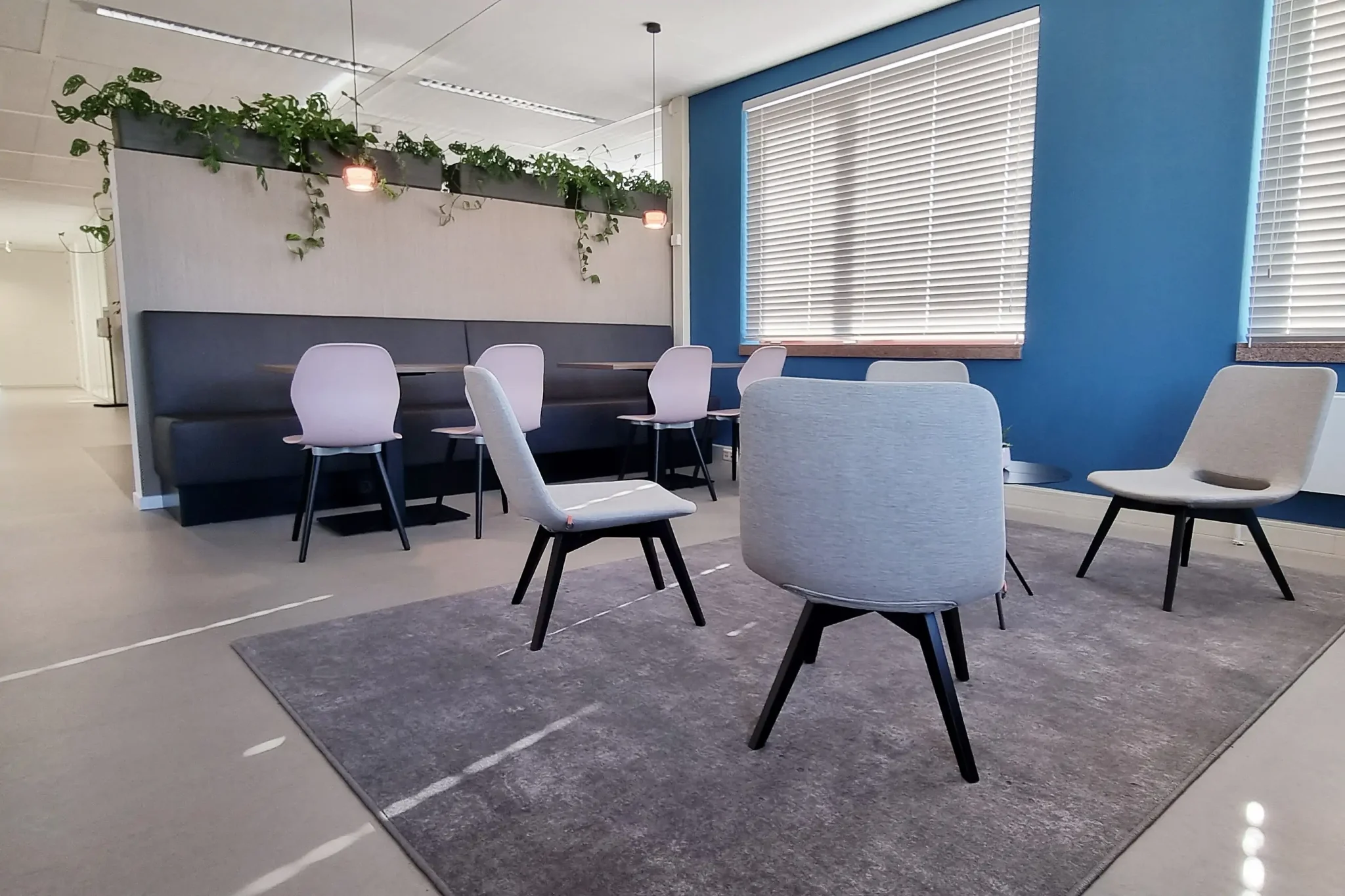 Blauw op kantoor