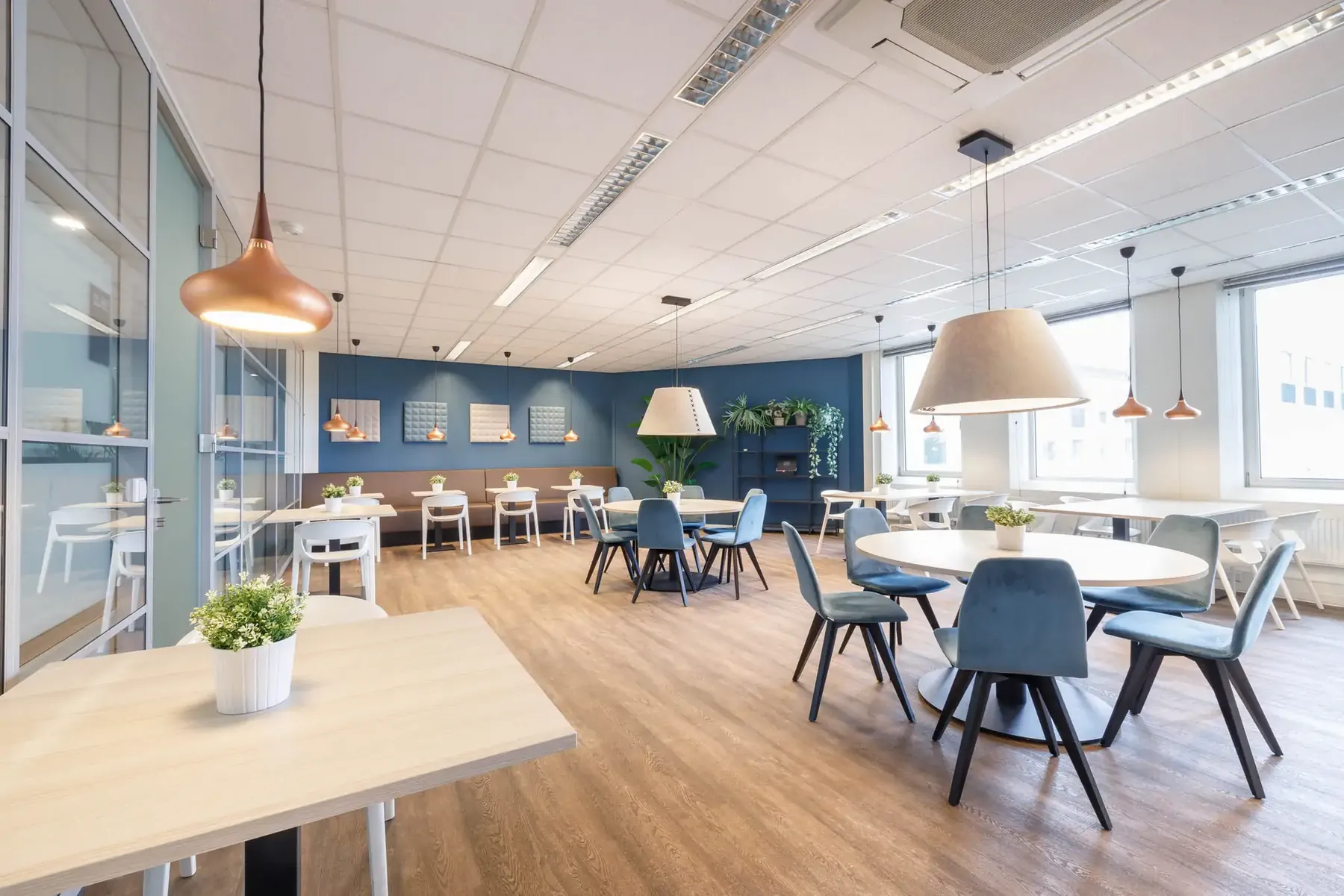Kantine inrichting: van saai tot sfeervol - Perla Kantoorinrichting
