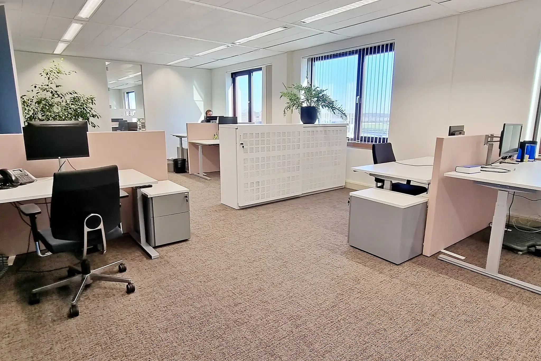 Kantoorinrichting uitbesteden: 6 grote voordelen - Perla Kantoorinrichting