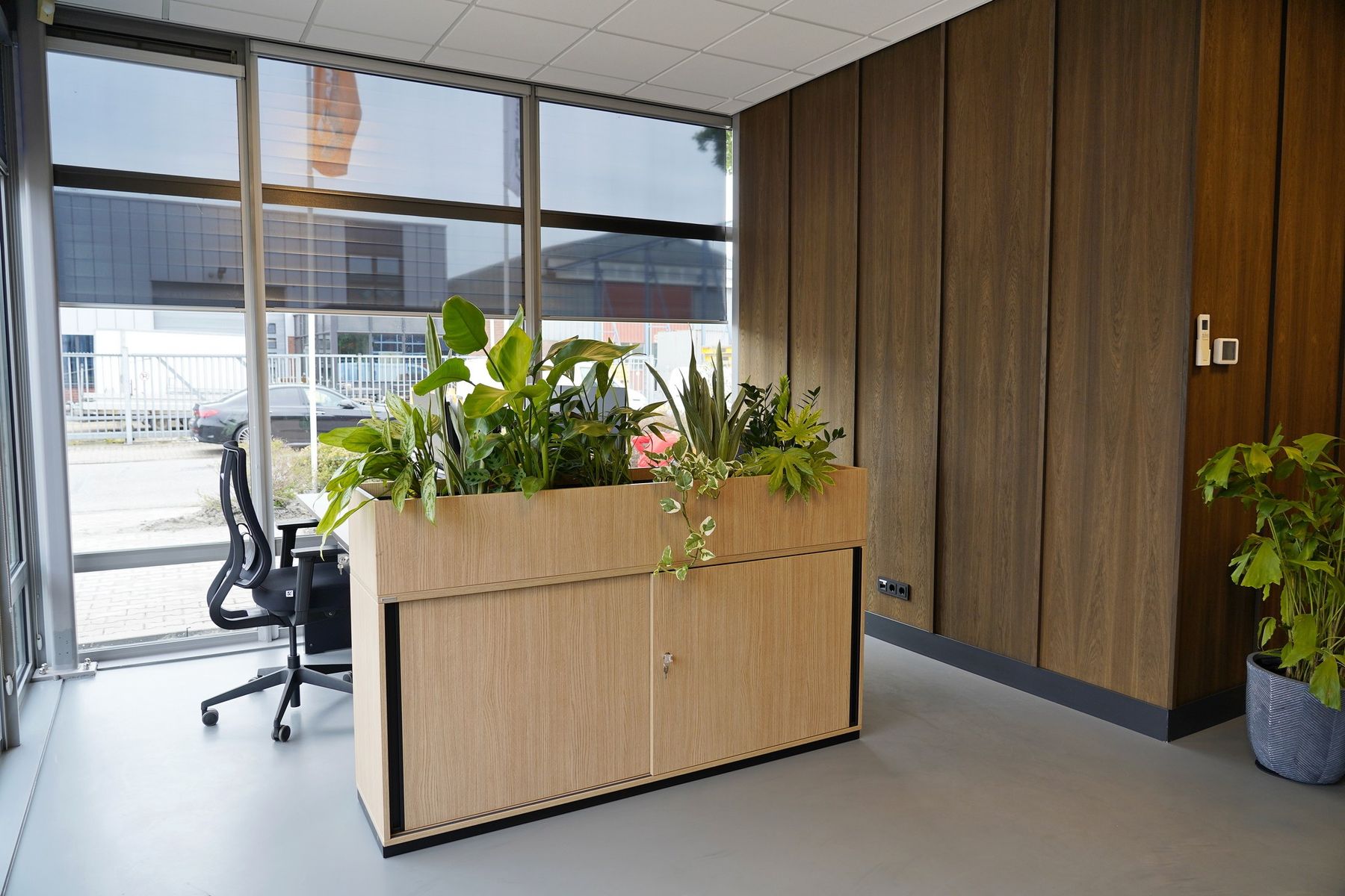 Anton Industrial Services - kantoorinrichting door Perla