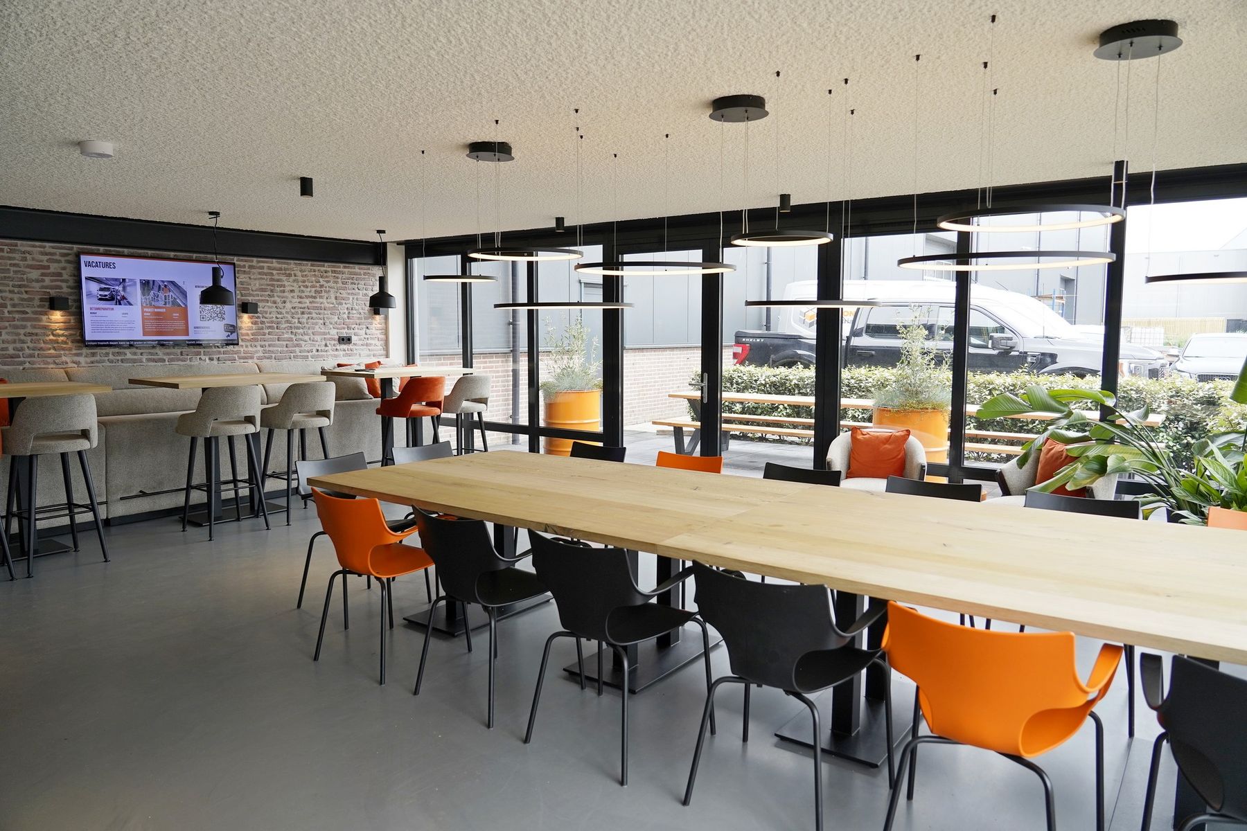 Anton Industrial Services - kantoorinrichting door Perla