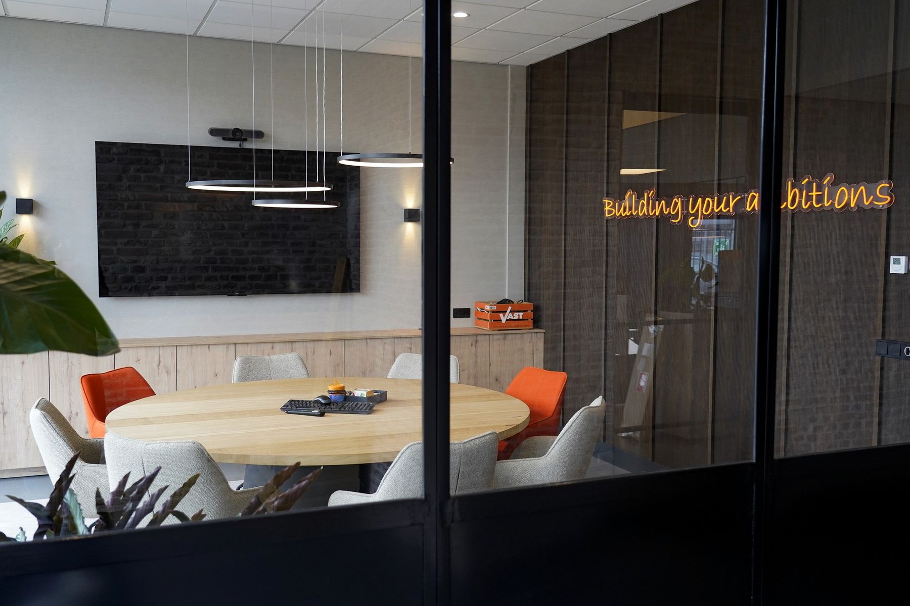 Anton Industrial Services - kantoorinrichting door Perla
