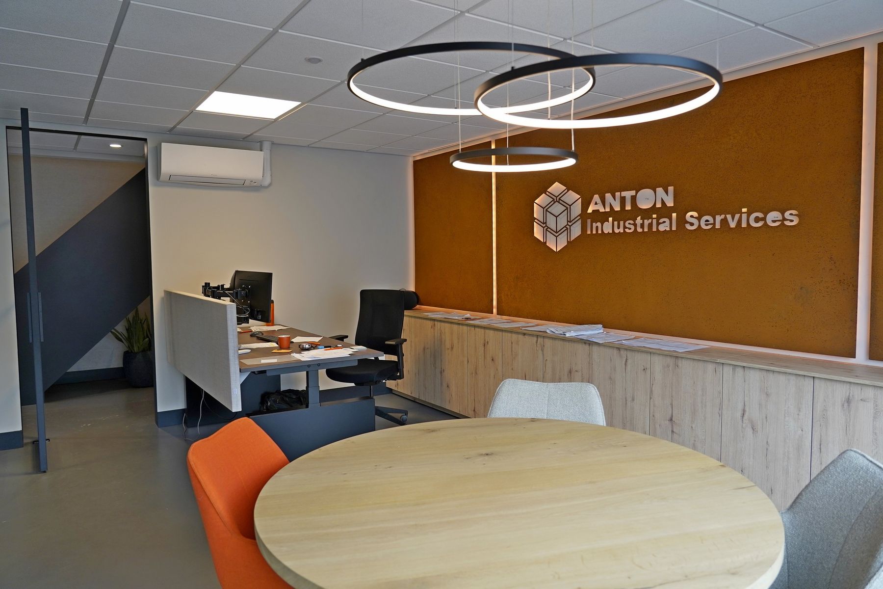 Anton Industrial Services - kantoorinrichting door Perla