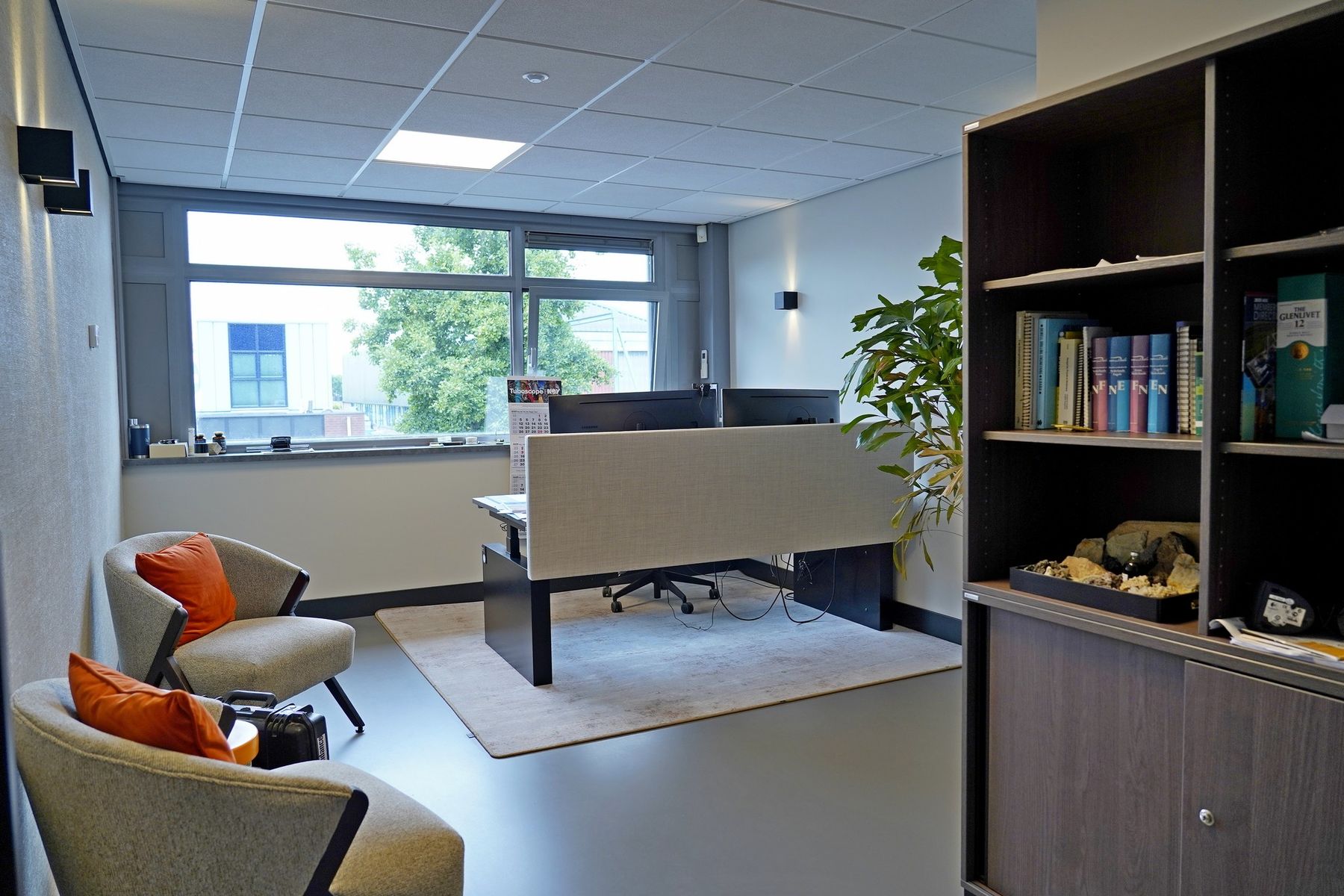 Anton Industrial Services - kantoorinrichting door Perla