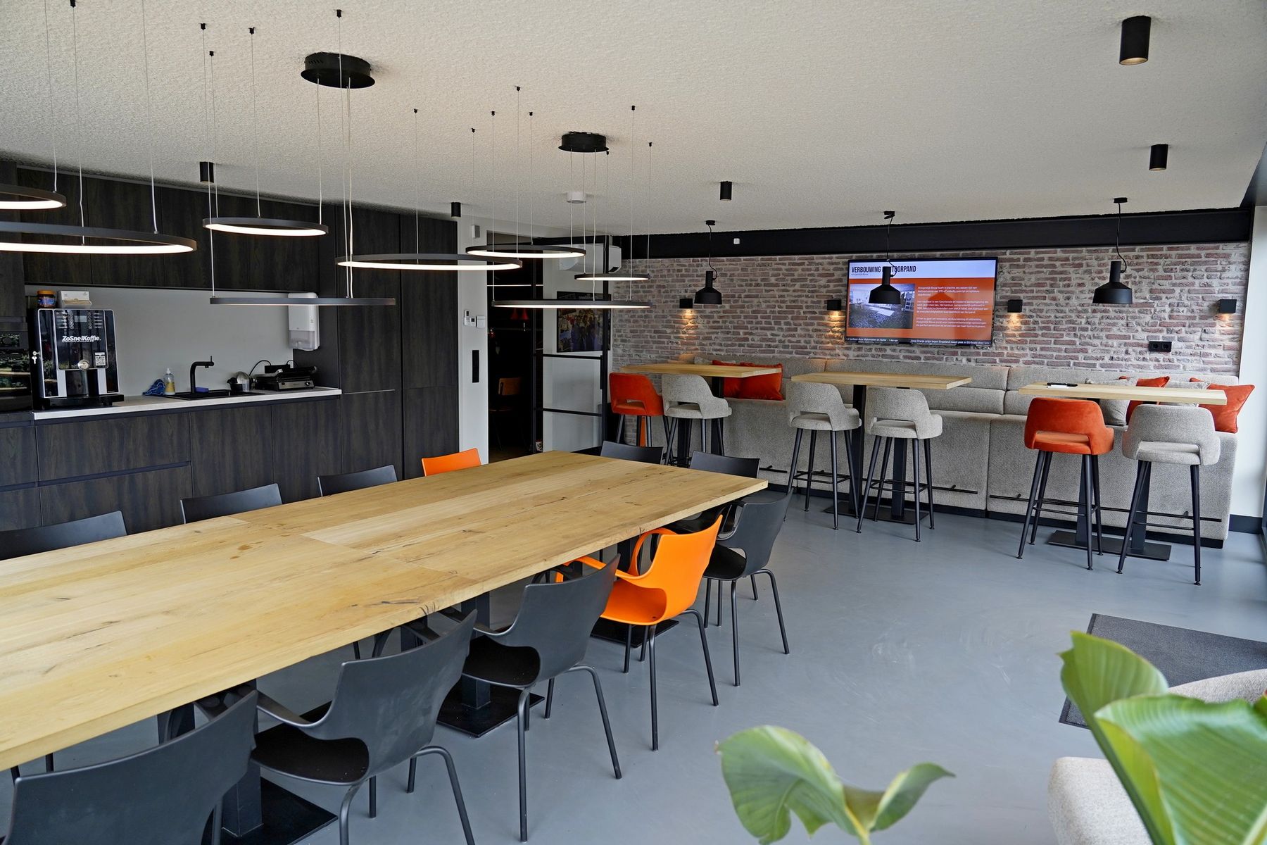 Anton Industrial Services - kantoorinrichting door Perla