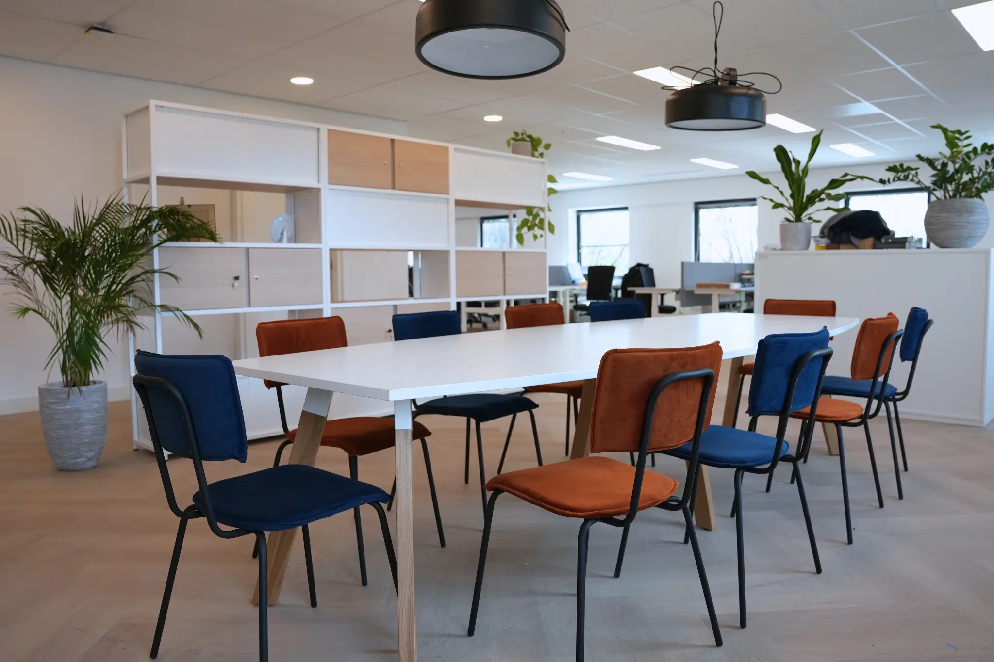 AUO Displays - kantoorinrichting door Perla