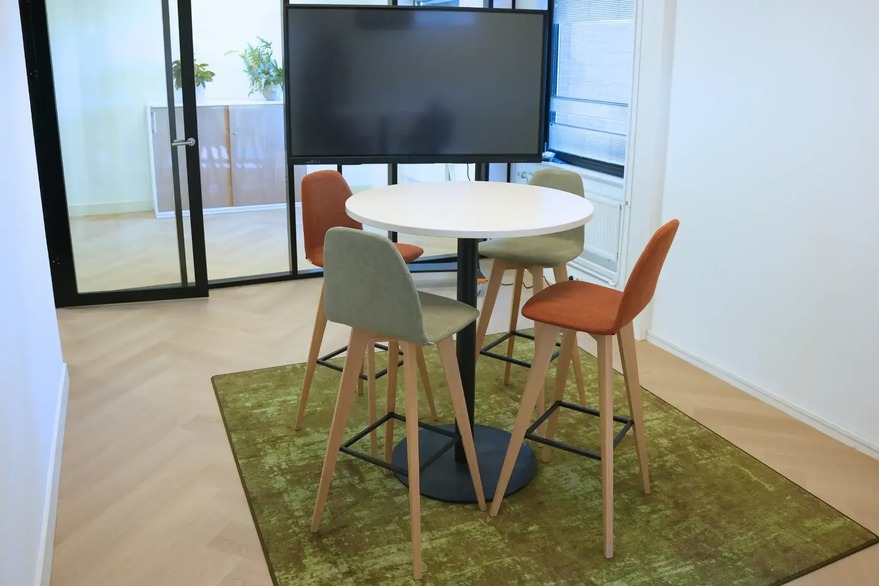 AUO Displays - kantoorinrichting door Perla