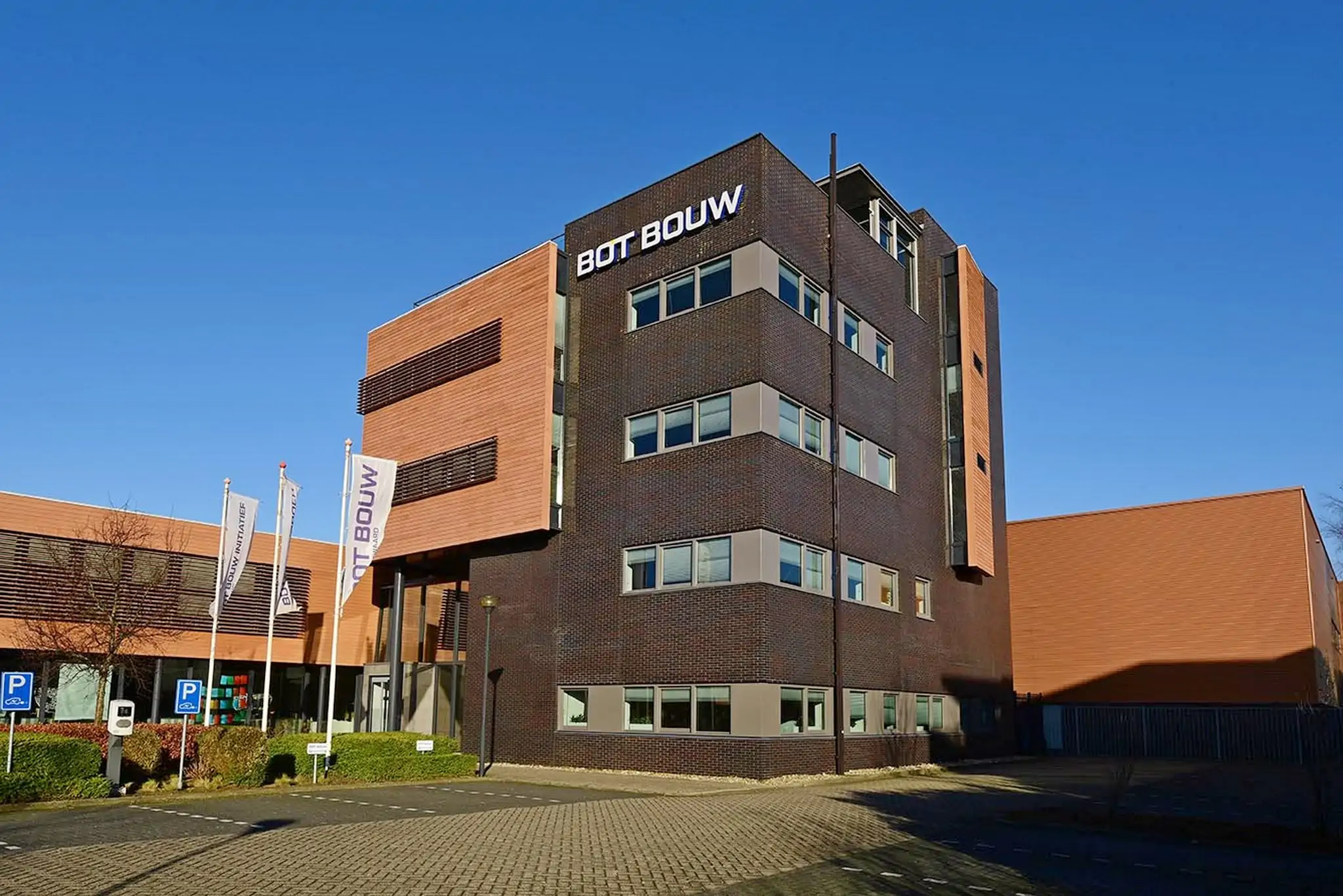 Bot Bouw - kantoorinrichting door Perla