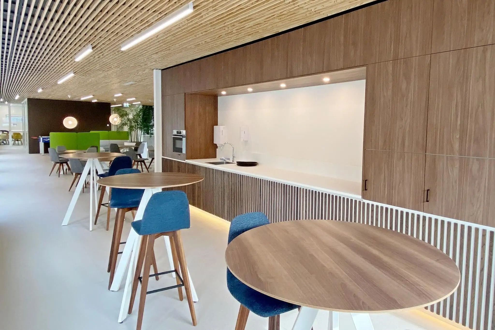 Bot Bouw - kantoorinrichting door Perla