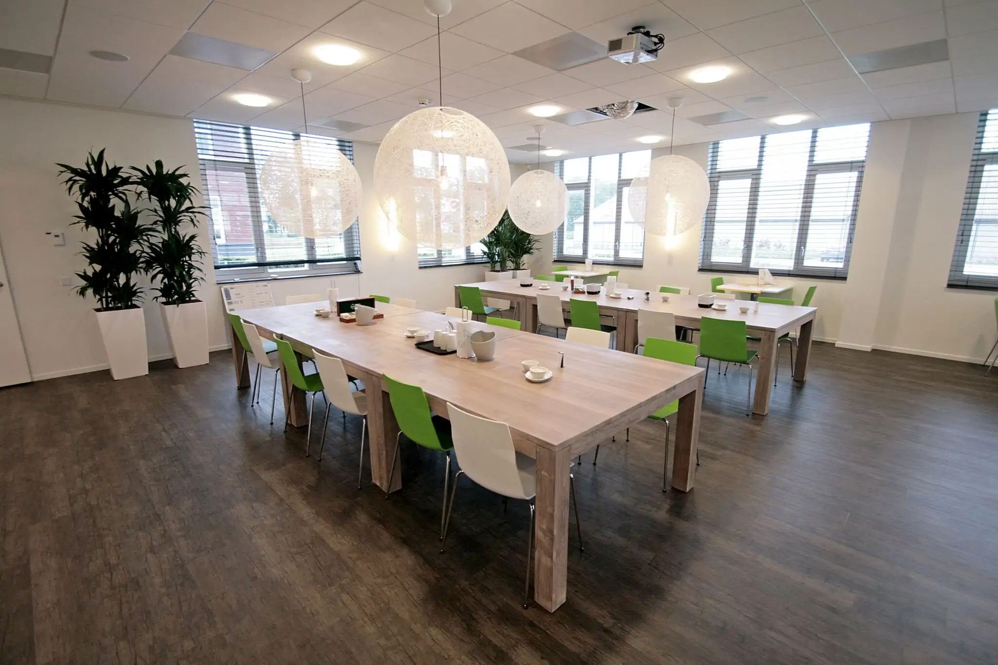 De Groot en Slot - kantoorinrichting door Perla