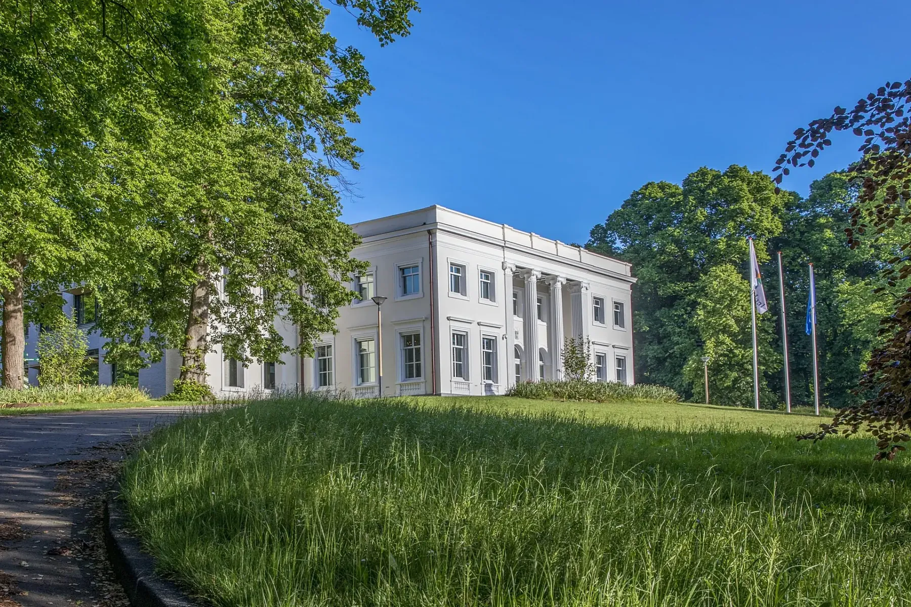 Gemeente Bloemendaal - kantoorinrichting door Perla