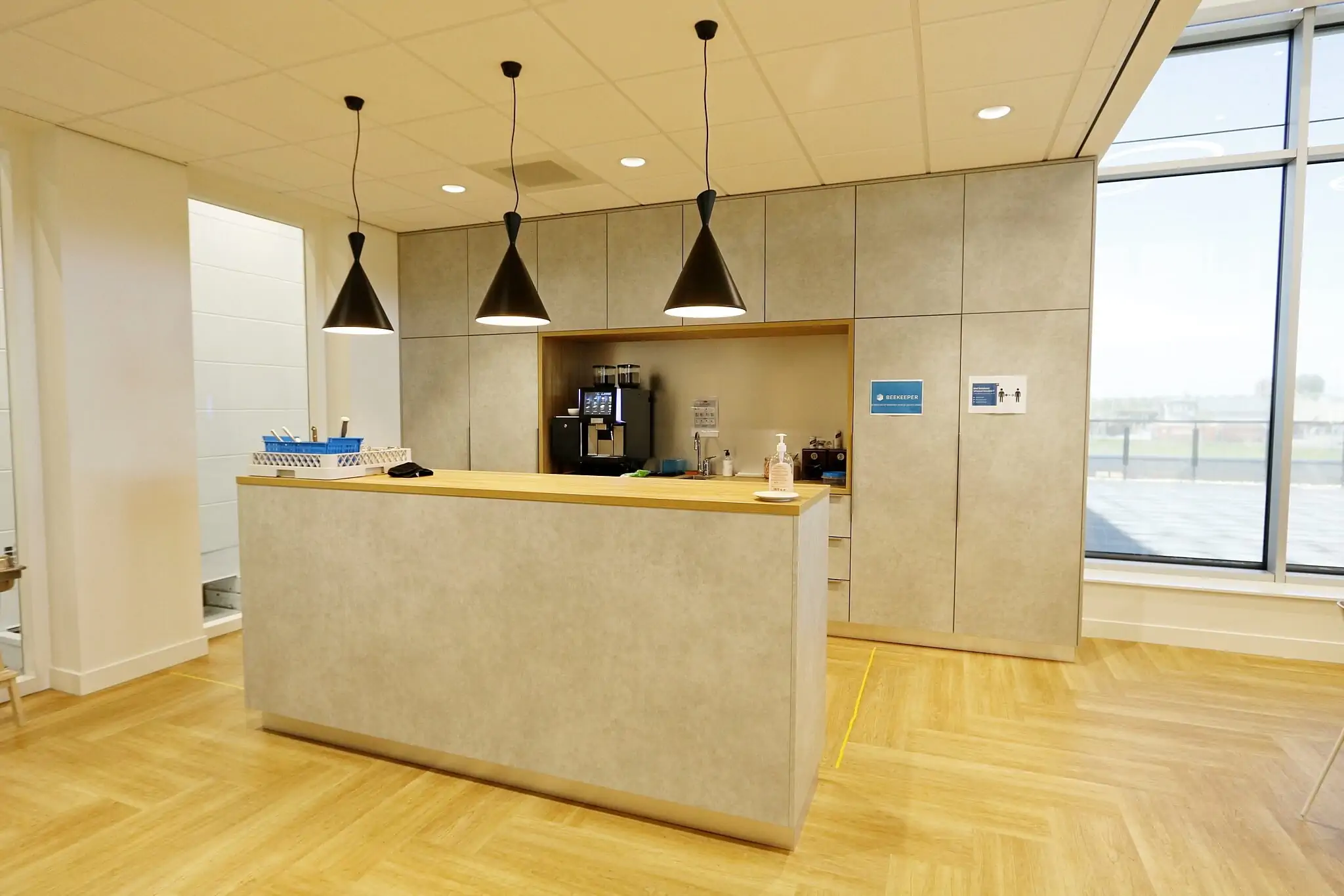 LEMO Connectors Nederland BV - kantoorinrichting door Perla