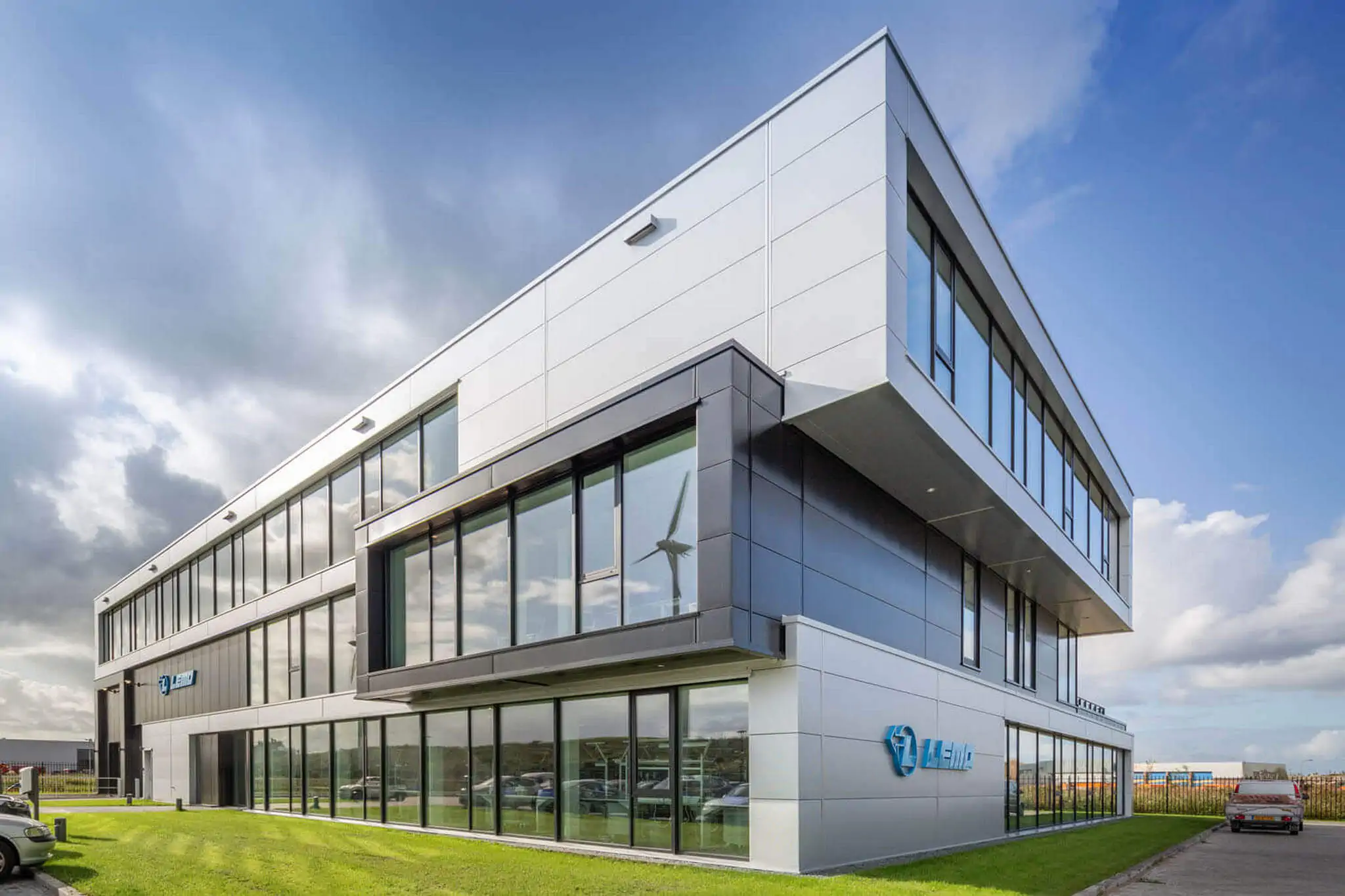 LEMO Connectors Nederland BV - kantoorinrichting door Perla