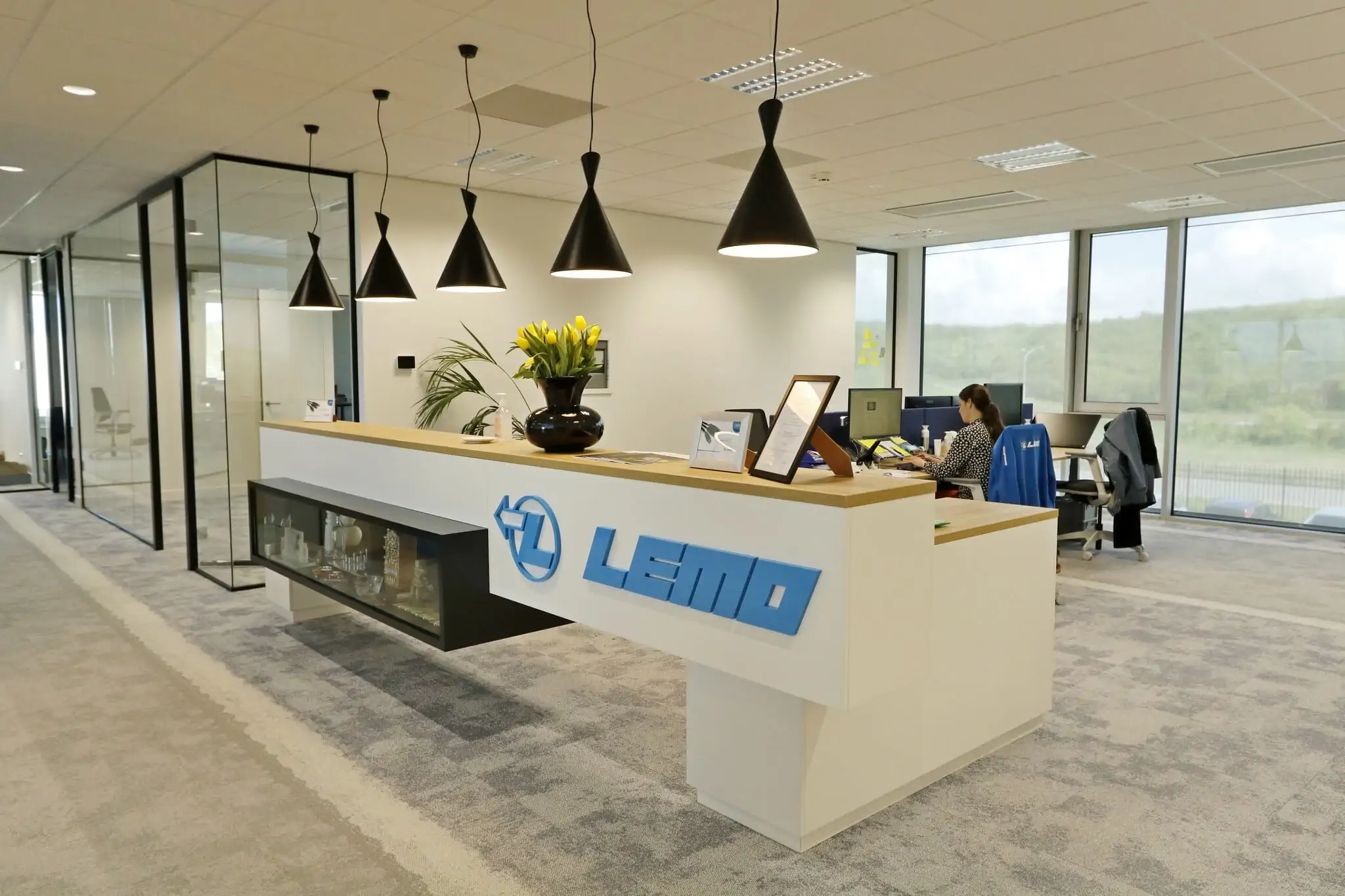 LEMO Connectors Nederland BV - kantoorinrichting door Perla