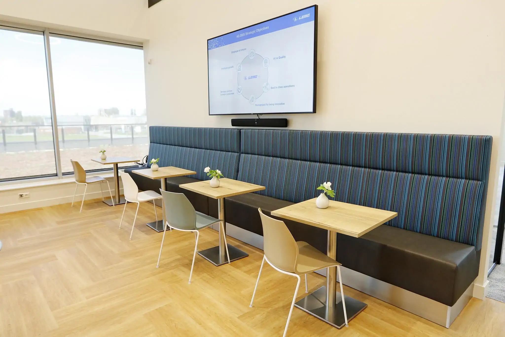 LEMO Connectors Nederland BV - kantoorinrichting door Perla