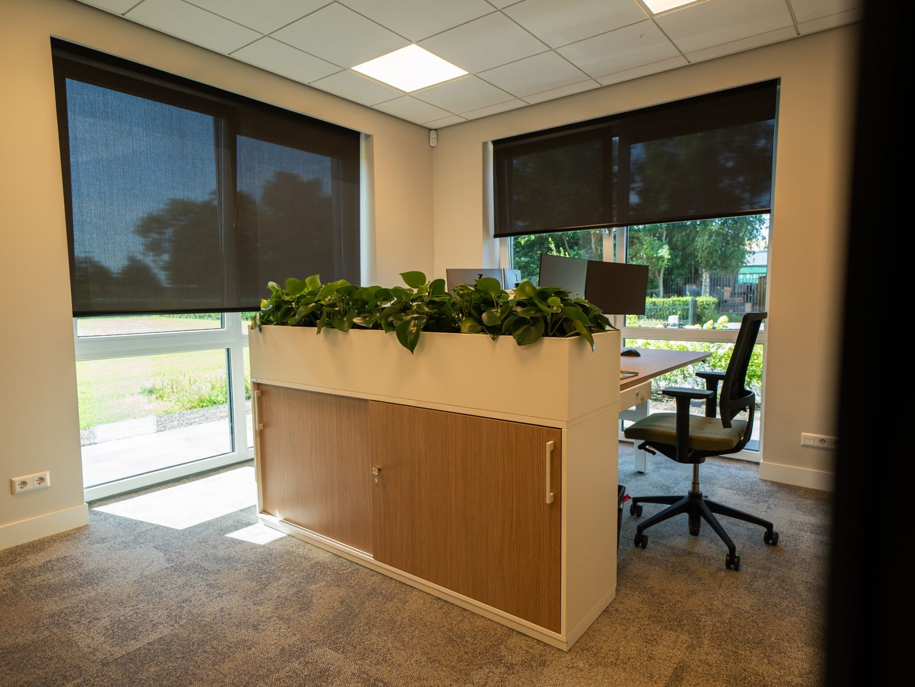 Lubbe Lisse - kantoorinrichting door Perla