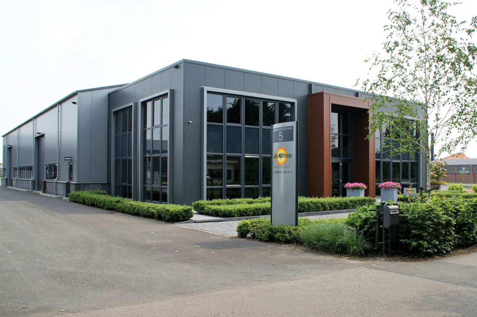 Lubbe Lisse - kantoorinrichting door Perla