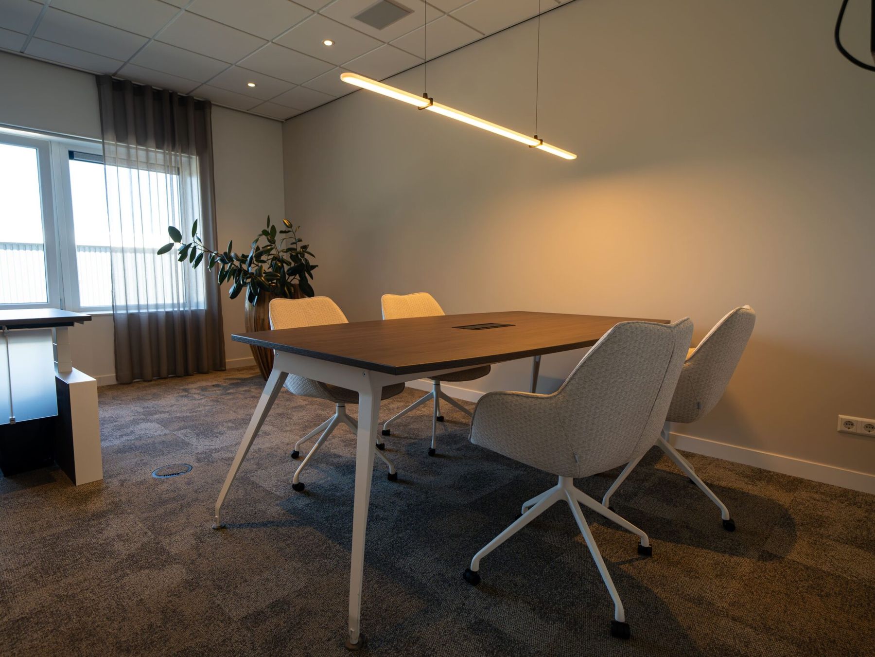 Lubbe Lisse - kantoorinrichting door Perla