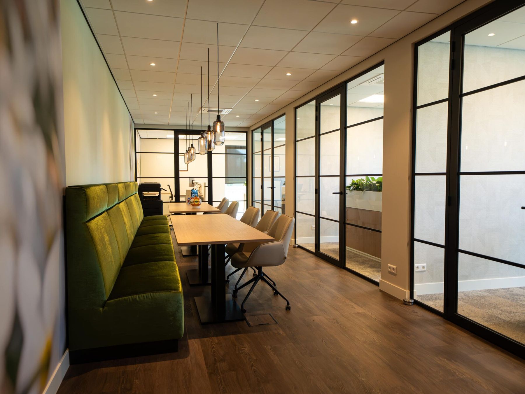Lubbe Lisse - kantoorinrichting door Perla