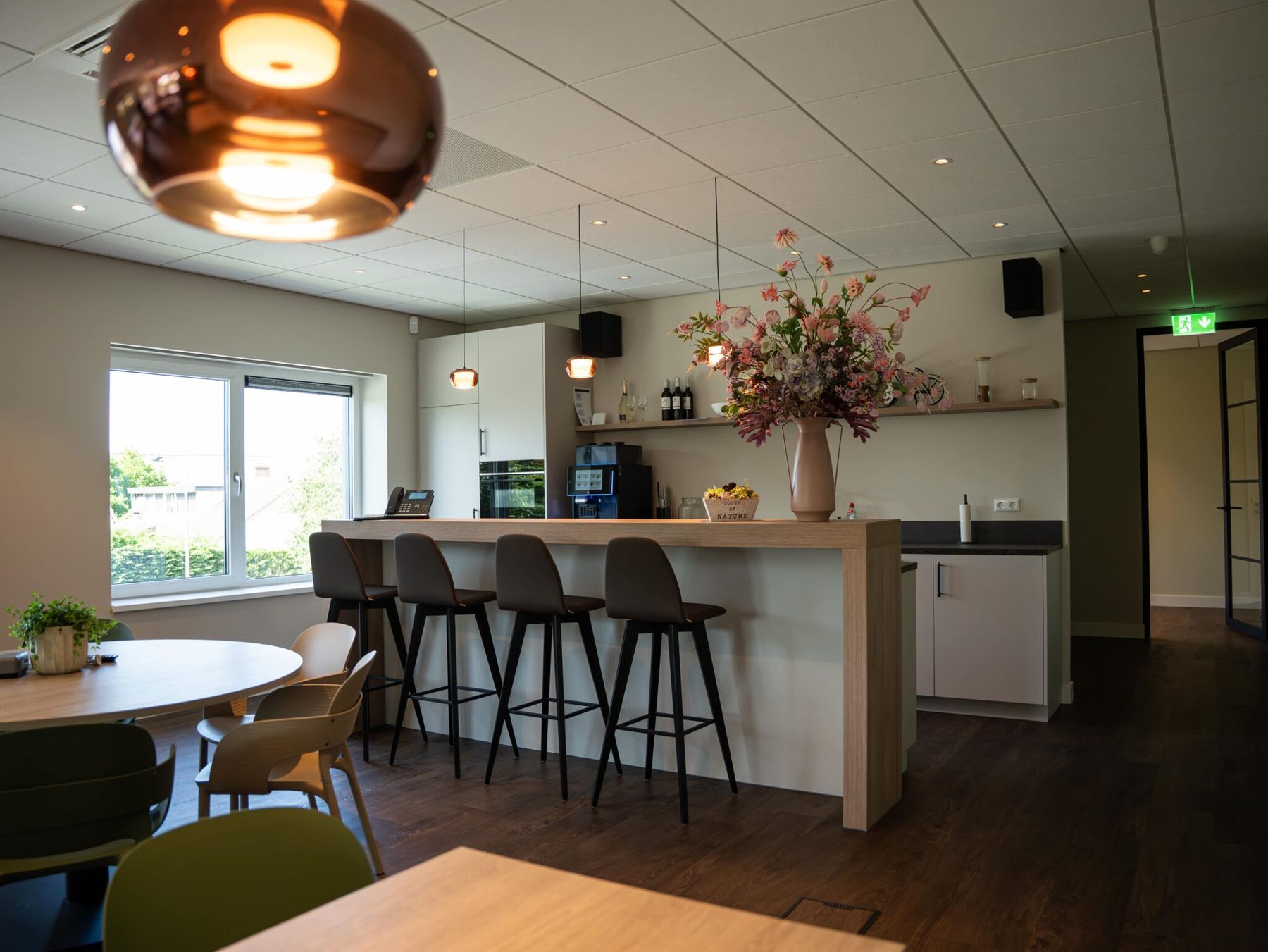 Lubbe Lisse - kantoorinrichting door Perla