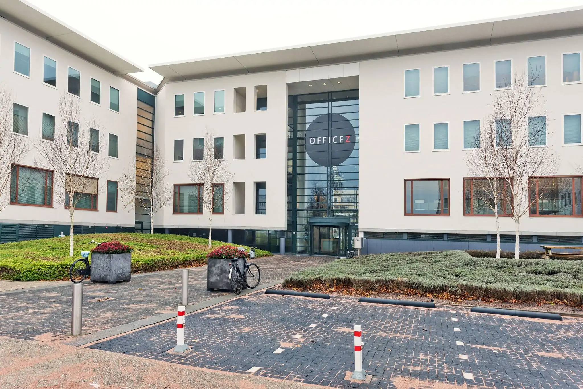 OfficeZ Court Yard - kantoorinrichting door Perla