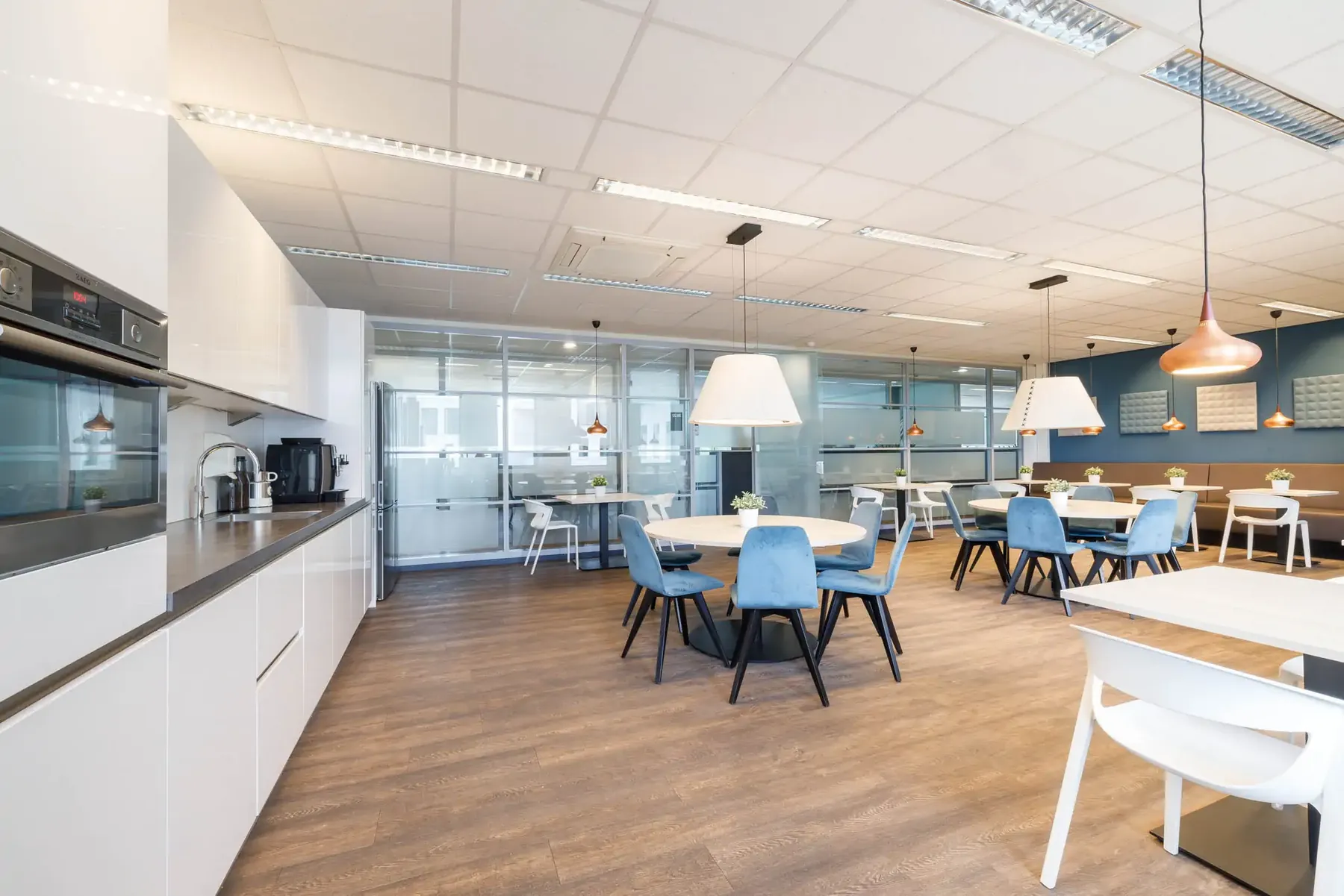 OfficeZ Court Yard - kantoorinrichting door Perla