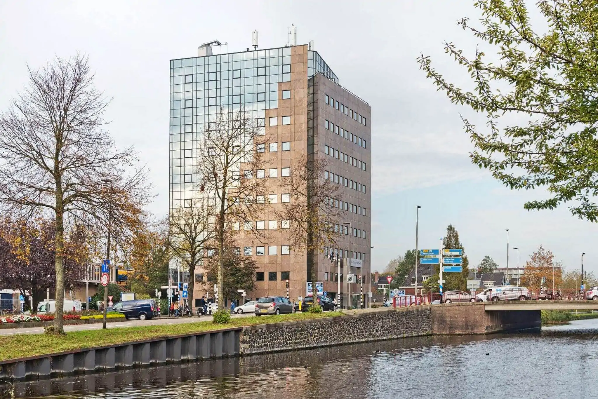 OfficeZ Kennemerhaghe - kantoorinrichting door Perla