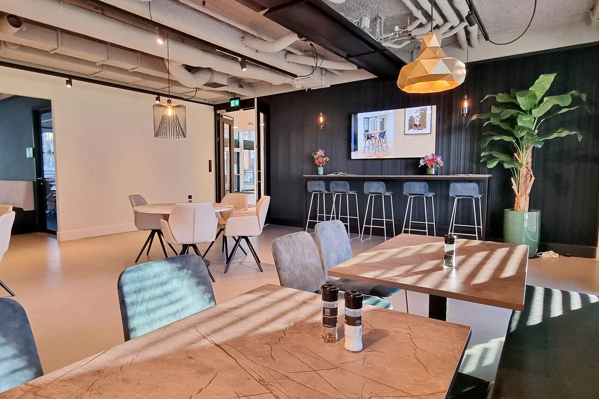 OfficeZ The Garden - kantoorinrichting door Perla